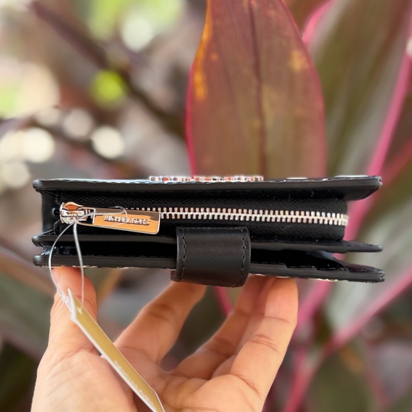 Michael Kors Jet Set Travel Bifold Black White Floral Wallet - Picture 11 of 12